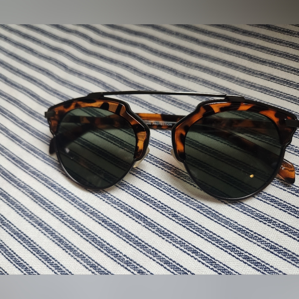 Vintage Style Tortoiseshell Sunglasses with Double Bridge
